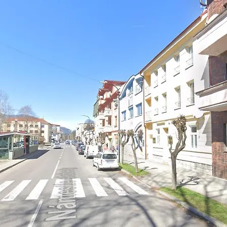 Priestranne V Centre Apartmán *